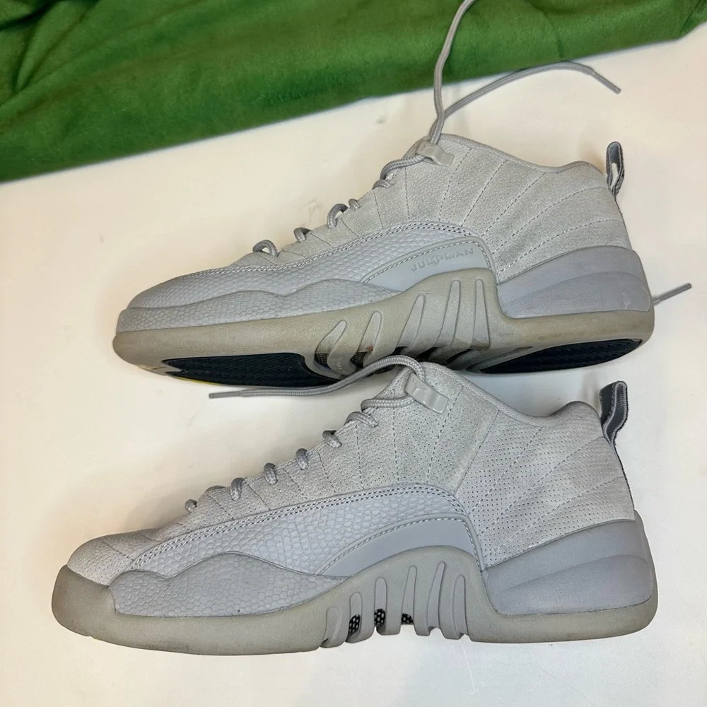 AIR JORDAN 12 RETRO LOW BG. Size 6.5Y. - Picture 4 of 10